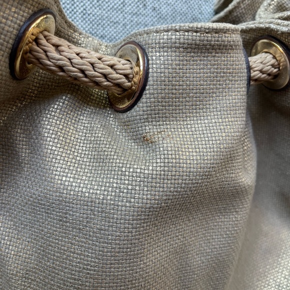 ✨ Michael Kors Marina Gathered
Drawstring Gold Metallic Shimmer
Tote Bag ✨ - Picture 6 of 17